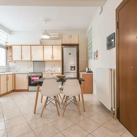 Just Under Acropolis Apartment *