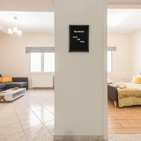 Just Under Acropolis Apartment
