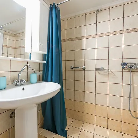 Just Under Acropolis Appartement